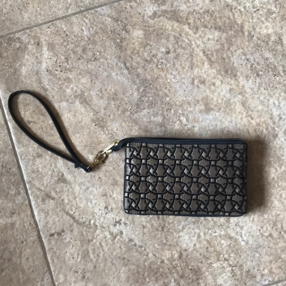Wristlet bag